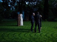 Von Grund_auf 3  Von Grund auf, 2015. Lichtinstallation im Garten eines Privathauses in Köln, realisiert mit Derksen-Projektoren